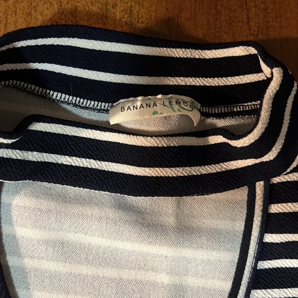 3/$25 Banana Lemon top - Picture 2 of 3